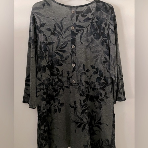 Christopher and Banks tunic top with side pockets and back buttons. Size large. - Picture 2 of 5